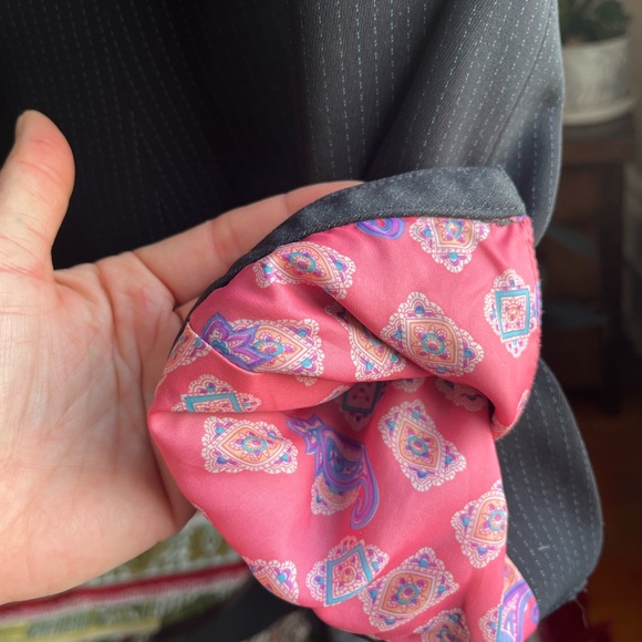 Allen B pinstriped suit jacket with paisley lining. - Picture 6 of 16